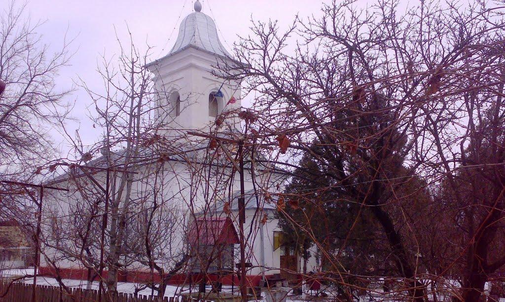 Biserica - vedere exterioară
