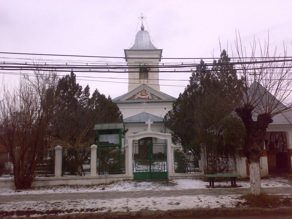 Biserica - vedere exterioară